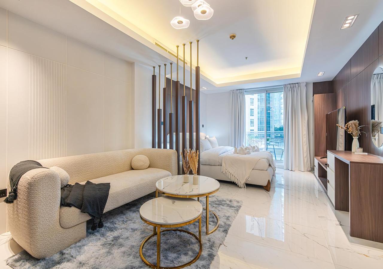 Luxurious With Stunning Burj Khalifa, Pool & Views Steps From Mall *