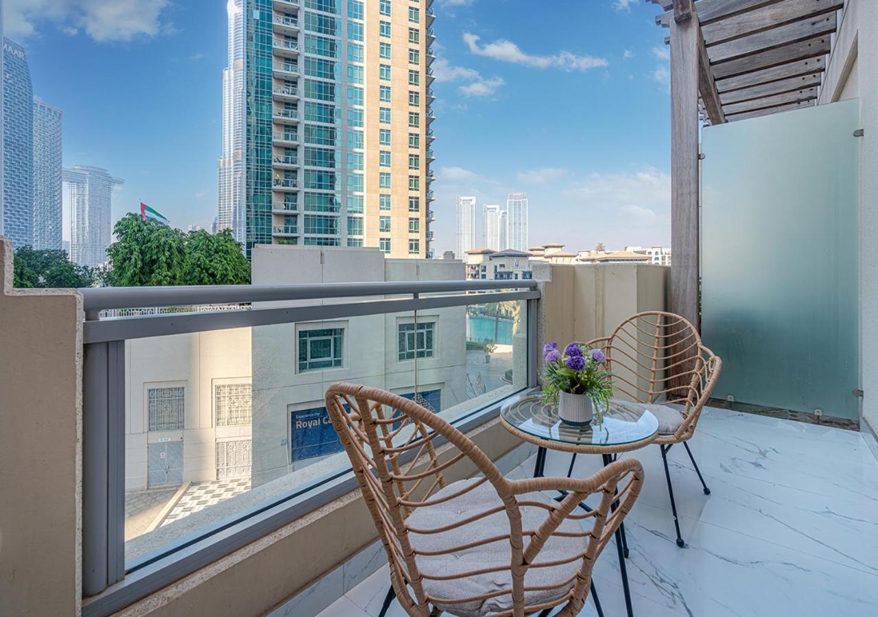 Luxurious With Stunning Burj Khalifa, Pool & Views Steps From Mall * Dubai