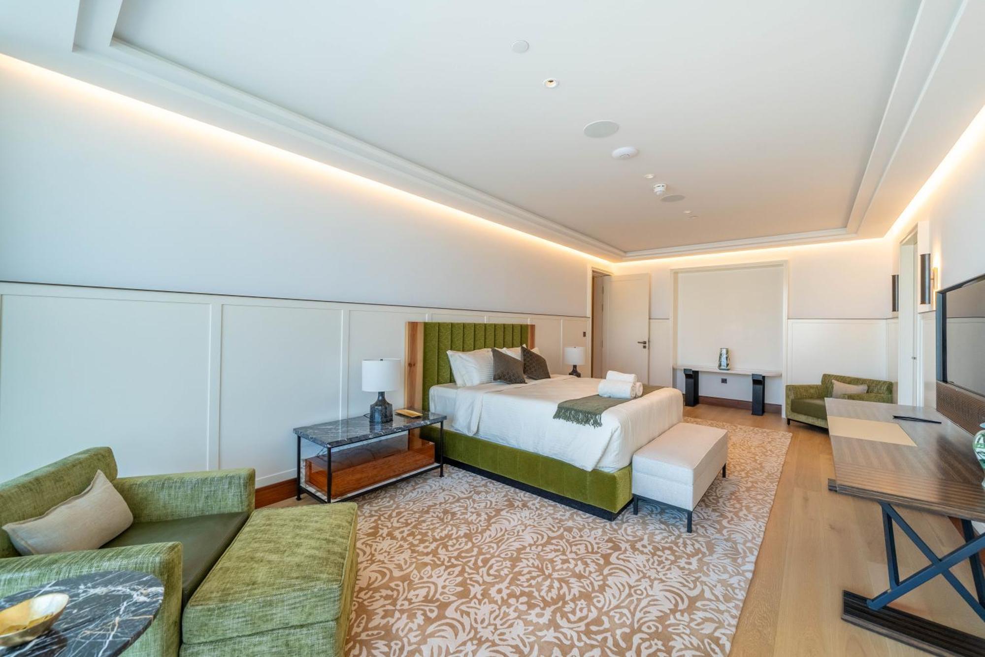 Lana By The Dorchester Collection - Glamorous Three Bedroom Apartment *