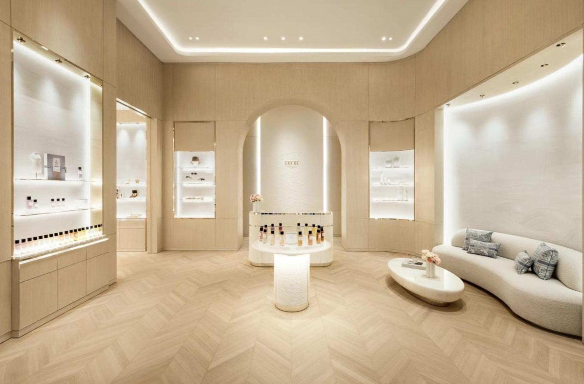 Lana By The Dorchester Collection - Glamorous Three Bedroom Apartment