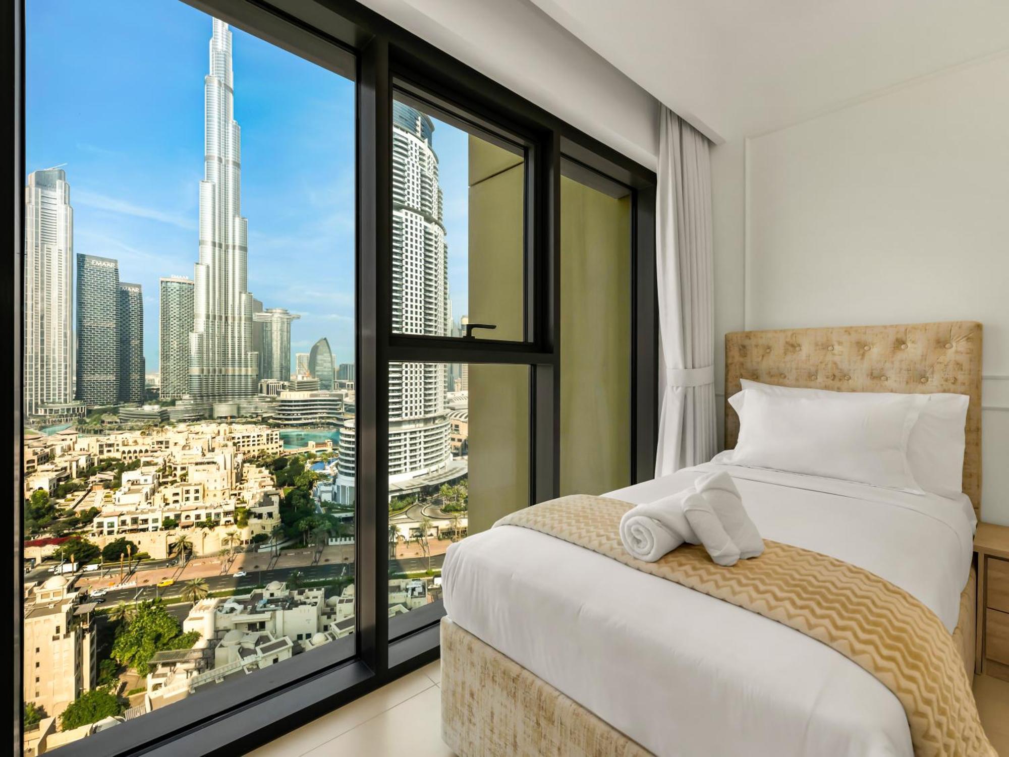 Burj Khalifa View Luxe 2br, 5 Mins Walk To Mall Apartment Dubai