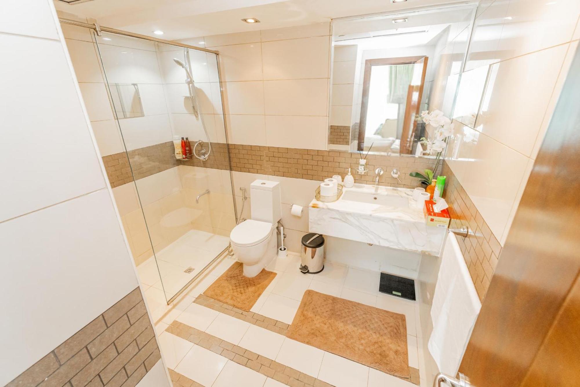 Chic 1Br Marina View Retreat