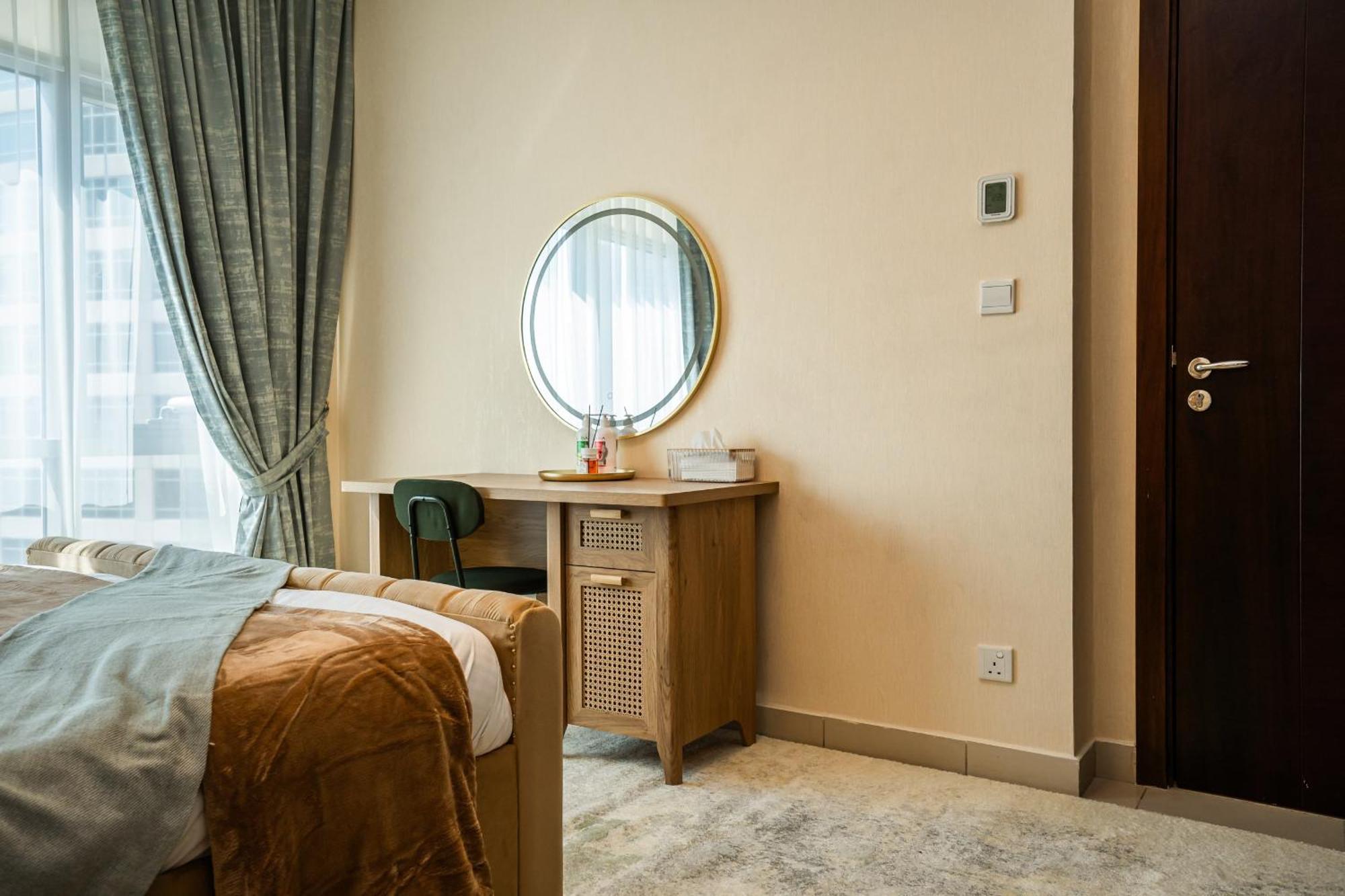 Chic 1Br Marina View Retreat *