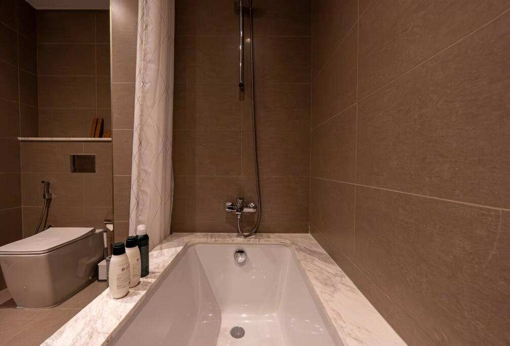 Venetian - Spacious 3br With Stunning Burj Views Dubai
