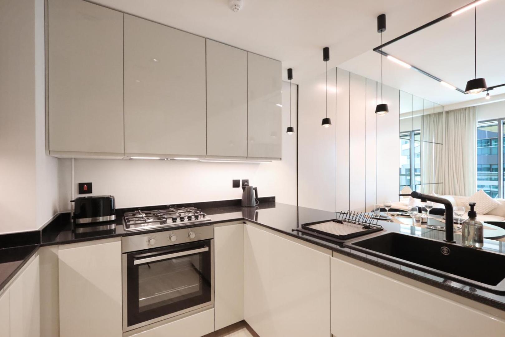 Livbnb-upgraded 2br With Iconic Marina Views Apartment