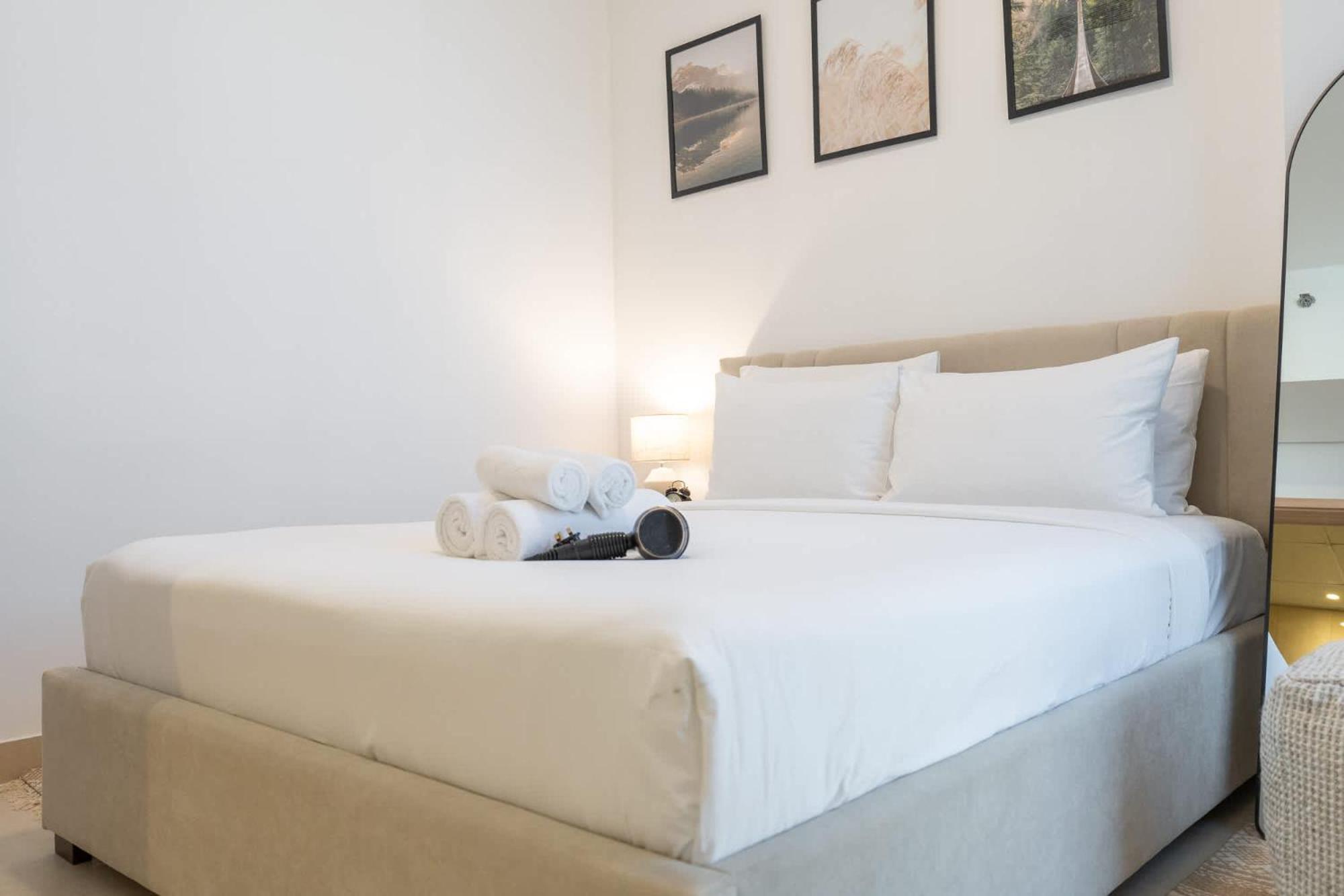 1 Bed Flat That Sleeps 4 In Al Jaddaf * Dubai