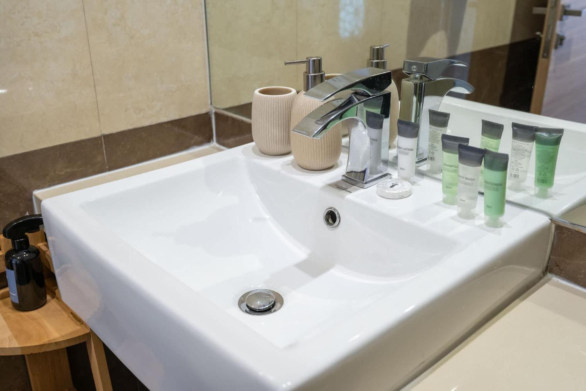 1 Bed Flat That Sleeps 4 In Al Jaddaf *