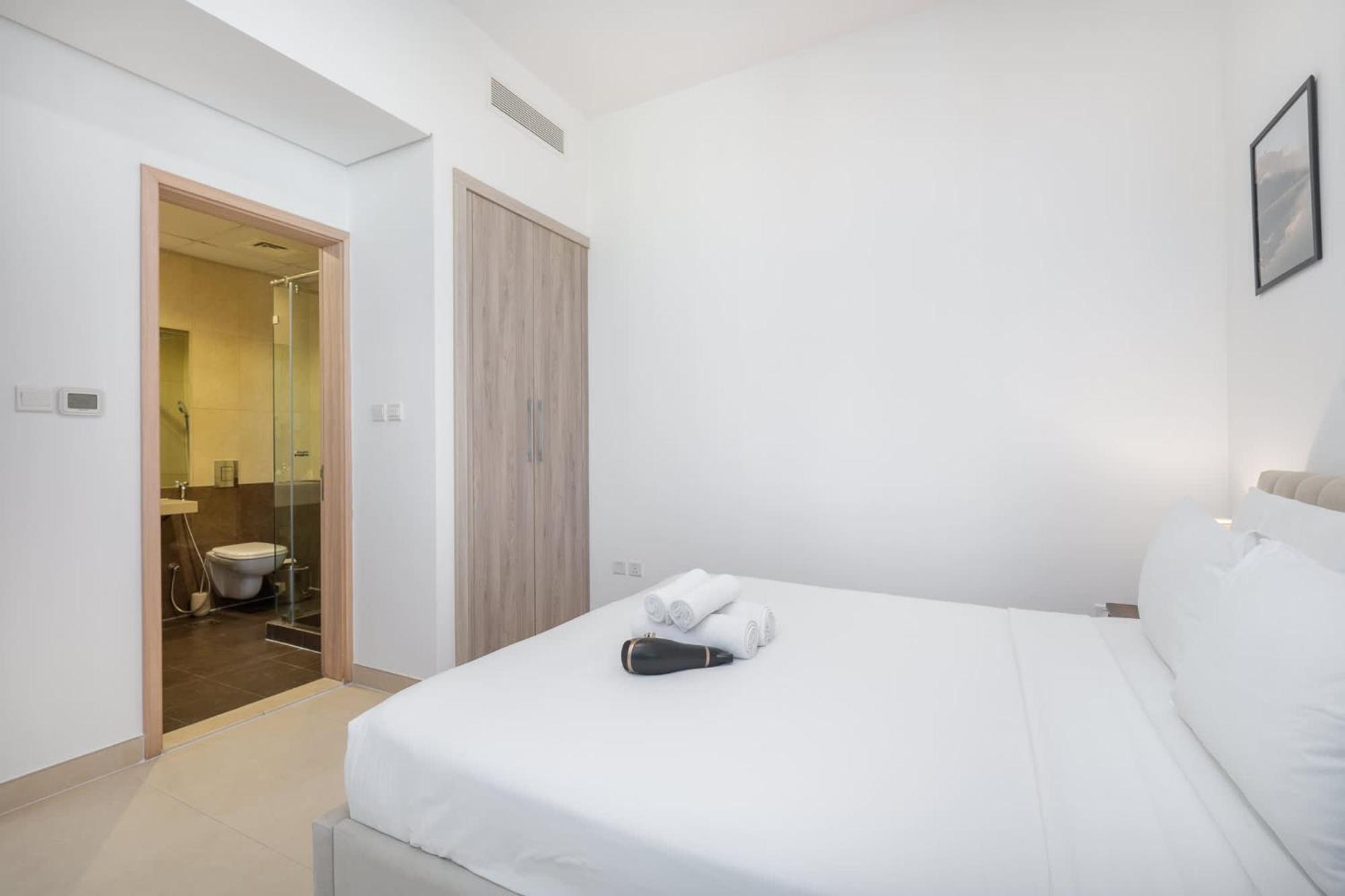 1 Bed Flat That Sleeps 4 In Al Jaddaf