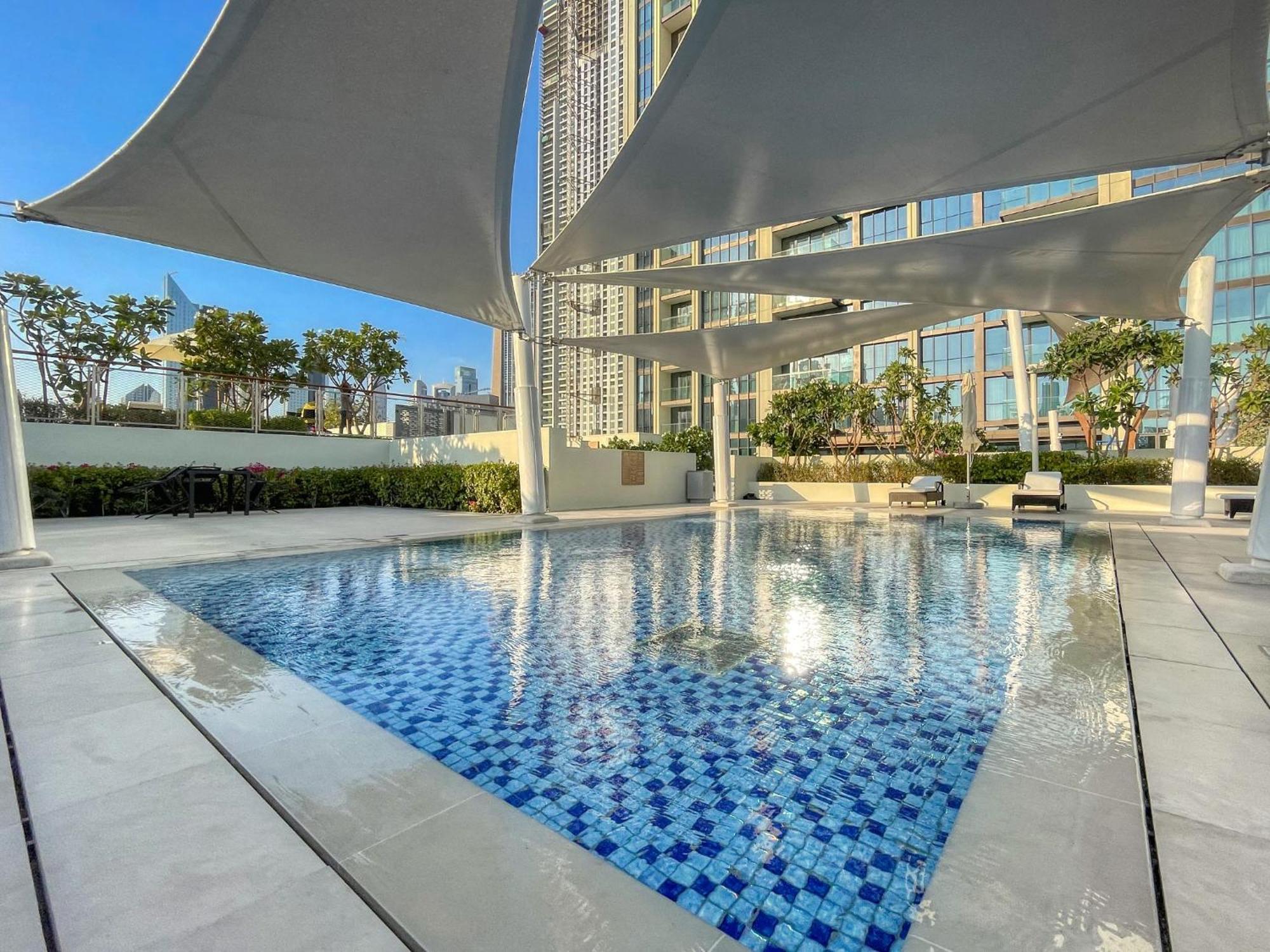 Classy Downtown Bliss With Mall Access Apartment Dubai