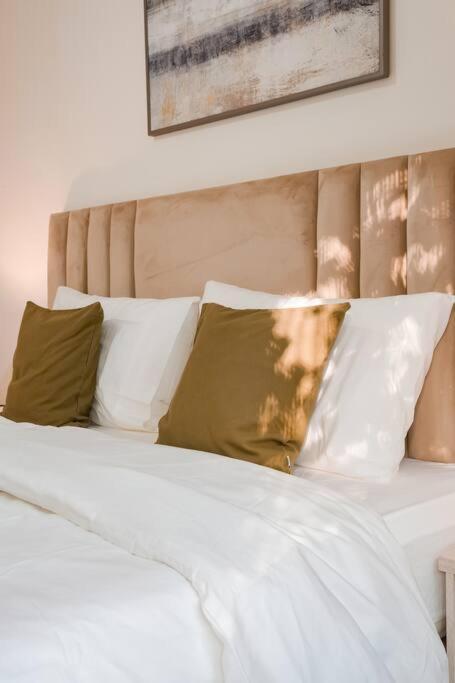 Cozy With Garden Views In Nad Al Sheba Dubai