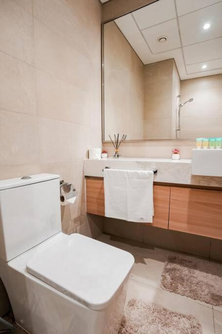 Apartment Cozy With Garden Views In Nad Al Sheba Dubai