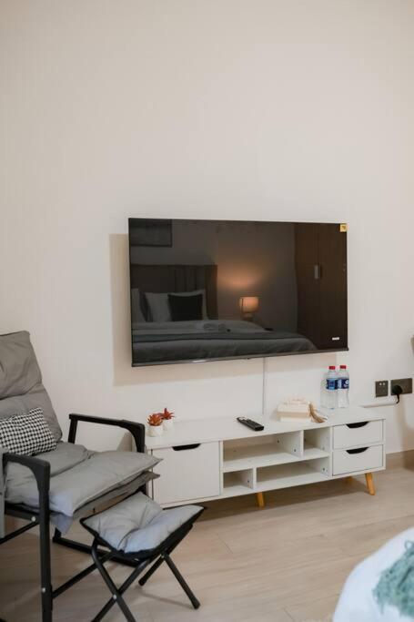 Cozy With Garden Views In Nad Al Sheba Apartment