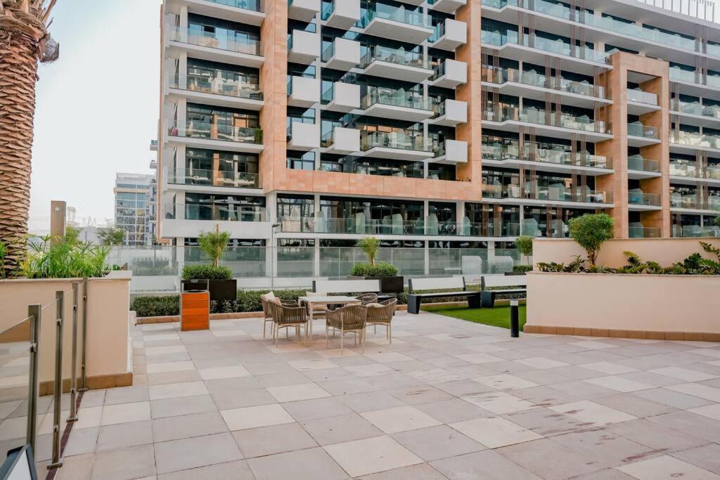 Apartment Cozy With Garden Views In Nad Al Sheba Dubai