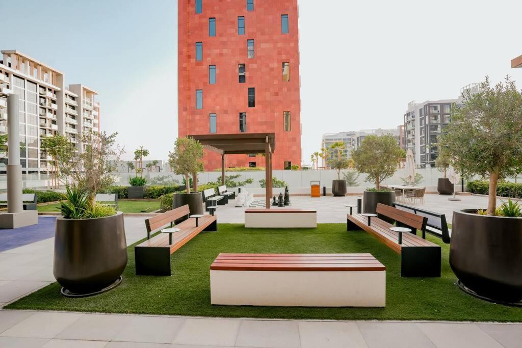 Cozy With Garden Views In Nad Al Sheba Apartment