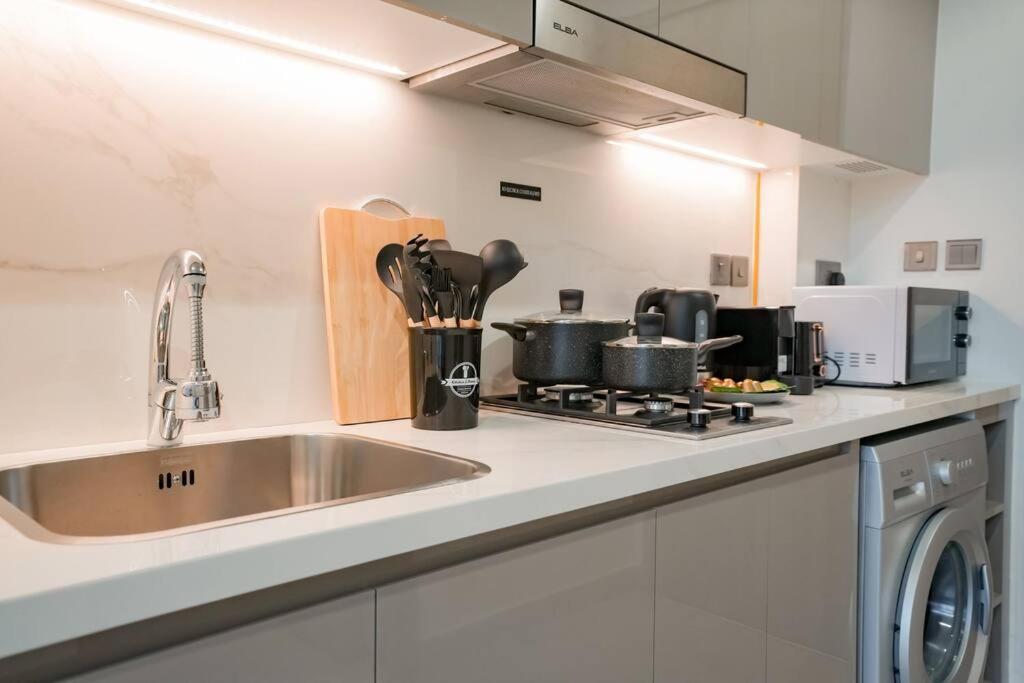 Apartment Cozy With Garden Views In Nad Al Sheba *
