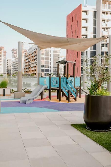 Cozy With Garden Views In Nad Al Sheba