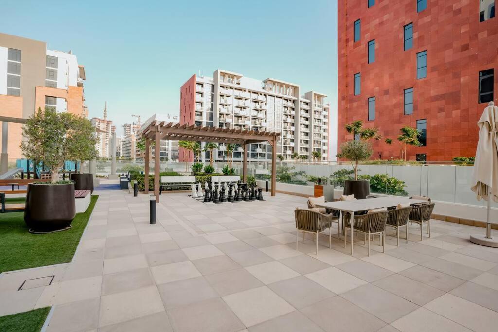 Apartment Cozy With Garden Views In Nad Al Sheba