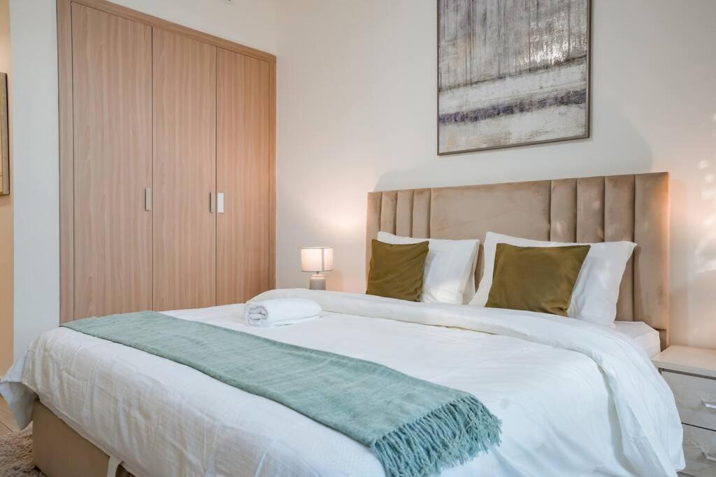 Cozy With Garden Views In Nad Al Sheba Apartment *