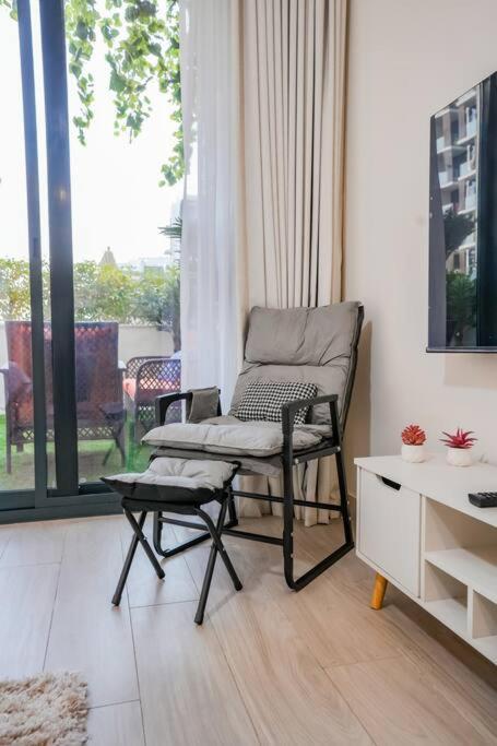 Cozy With Garden Views In Nad Al Sheba