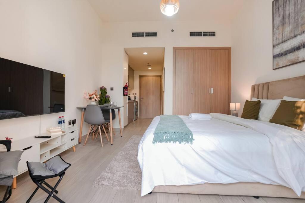 Cozy With Garden Views In Nad Al Sheba Apartment