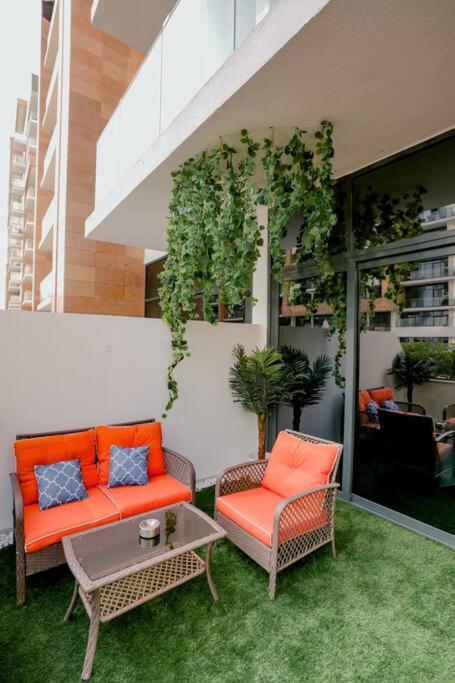 Apartment Cozy With Garden Views In Nad Al Sheba *