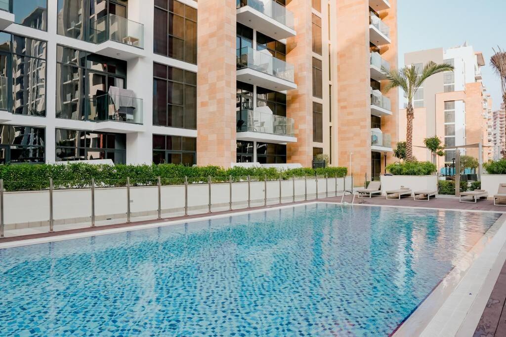 Apartment Cozy With Garden Views In Nad Al Sheba Dubai