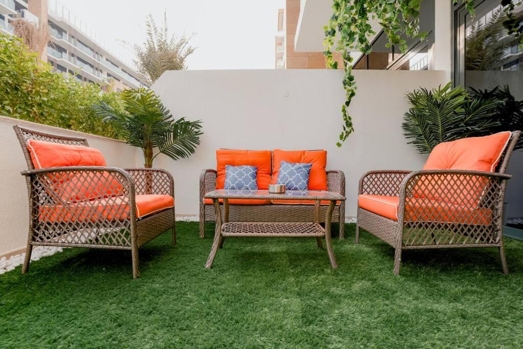 Cozy With Garden Views In Nad Al Sheba