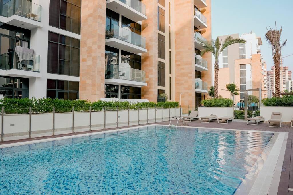 Apartment Cozy With Garden Views In Nad Al Sheba Dubai
