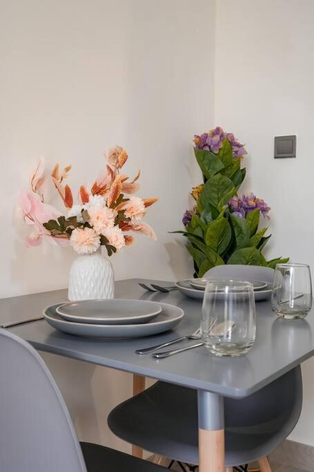 Cozy With Garden Views In Nad Al Sheba