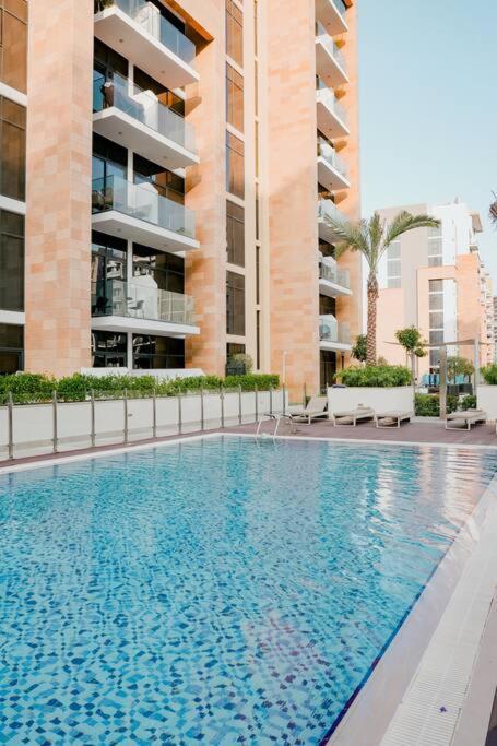 Apartment Cozy With Garden Views In Nad Al Sheba Dubai