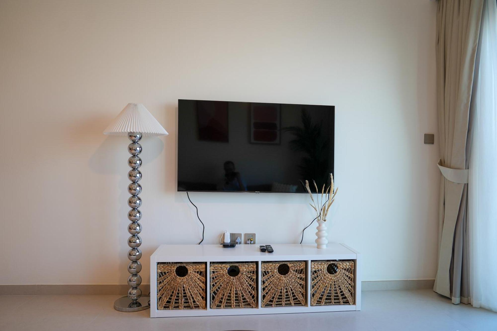 Stunning 2br Burj Royale 10 Mins Walk To Mall
