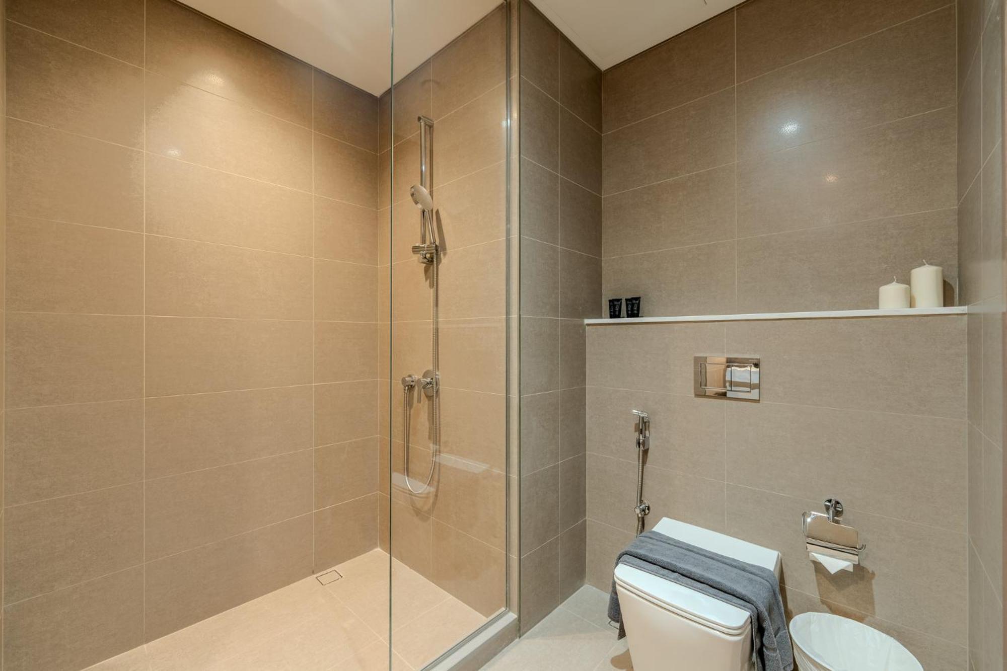 Stunning 2br Burj Royale 10 Mins Walk To Mall *