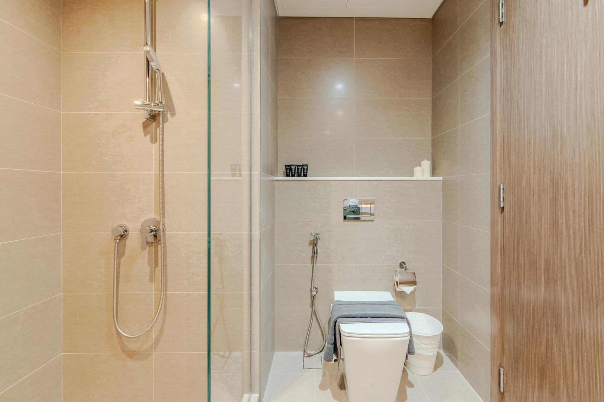Stunning 2br Burj Royale 10 Mins Walk To Mall