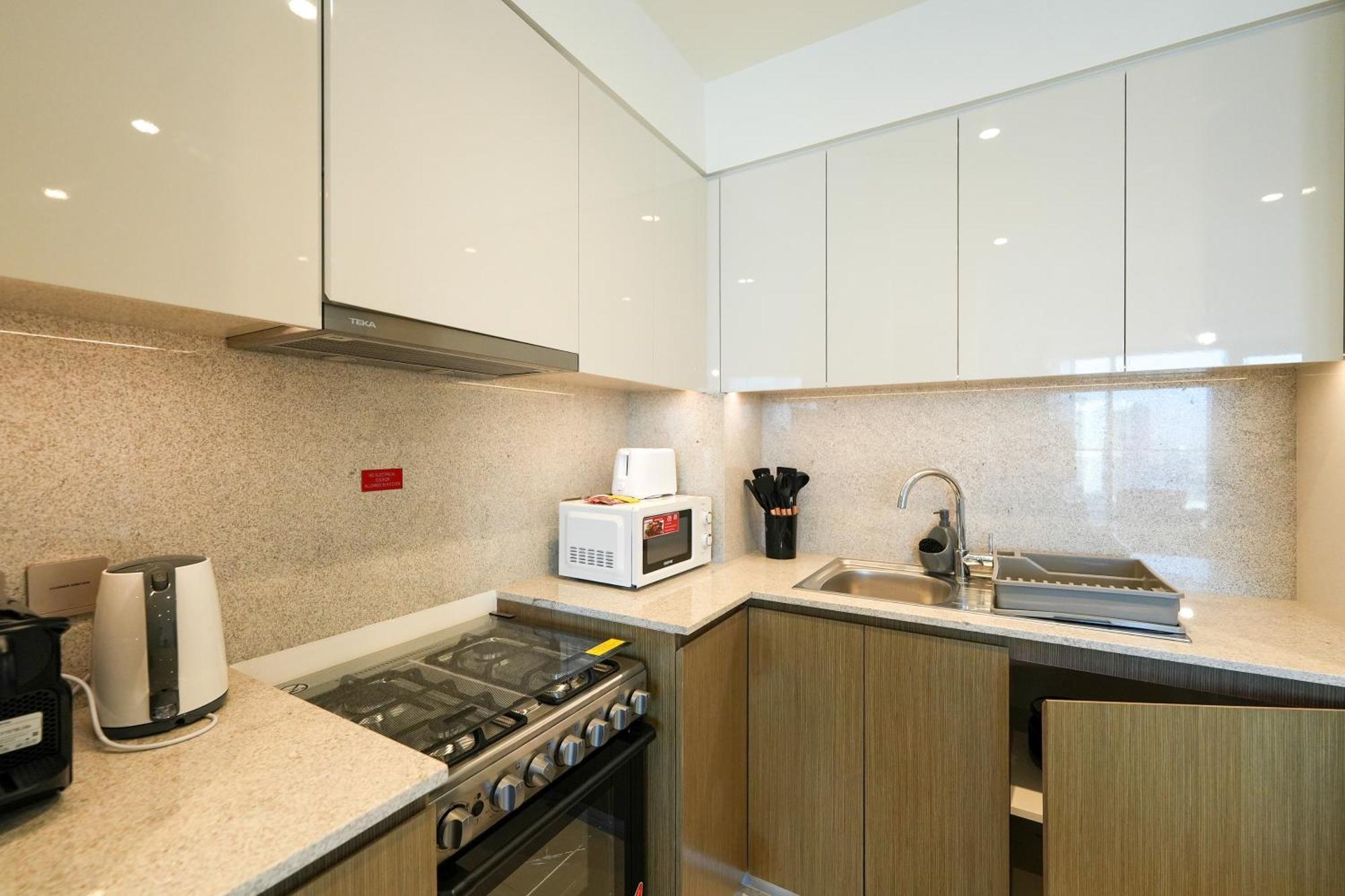 Stunning 2br Burj Royale 10 Mins Walk To Mall *