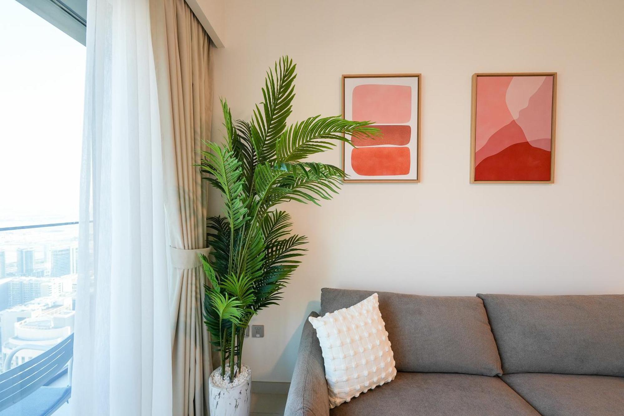 Stunning 2br Burj Royale 10 Mins Walk To Mall Dubai