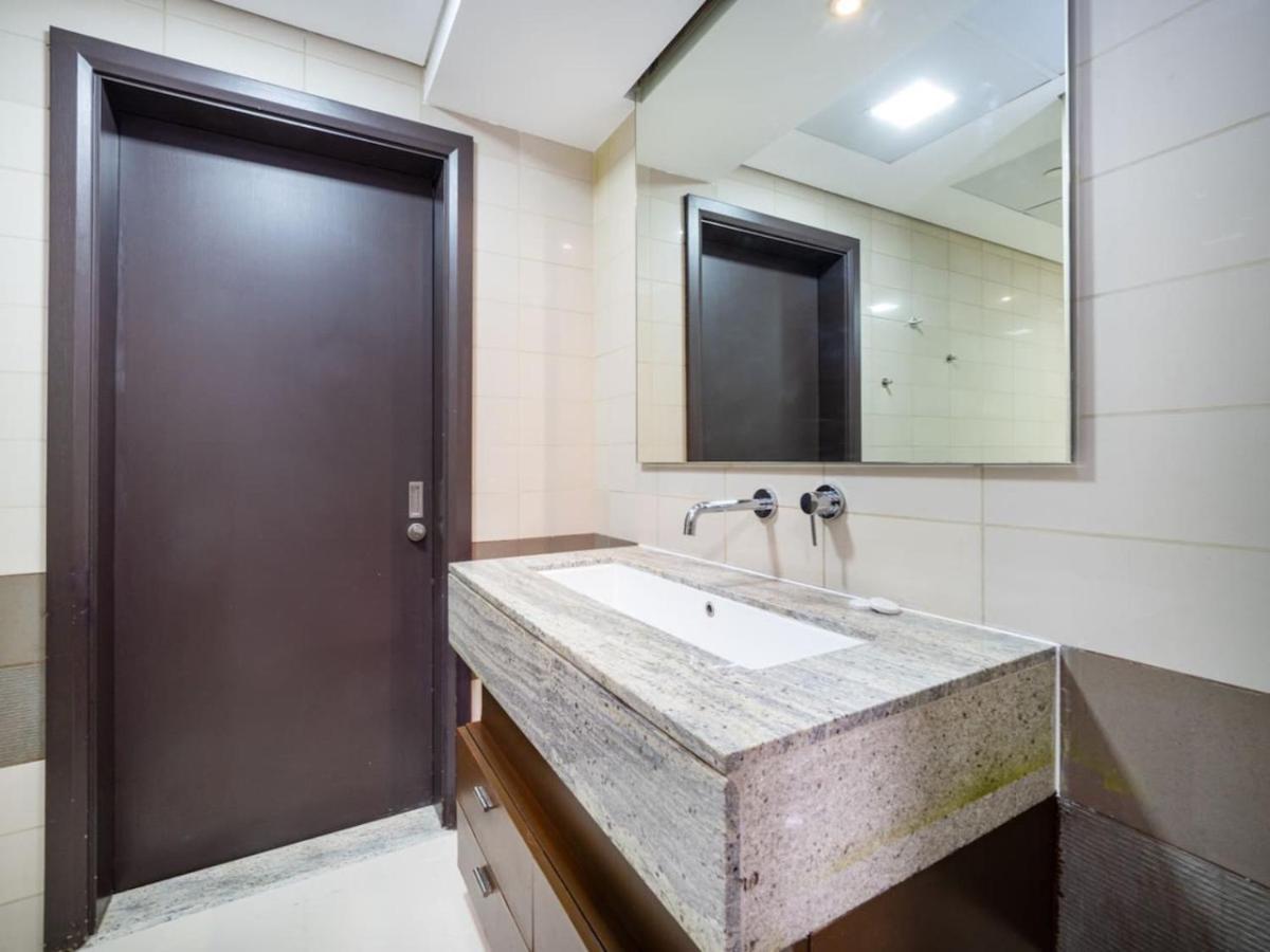Elegant 2 Bed Downtown Duplex - Prime Location Apartment