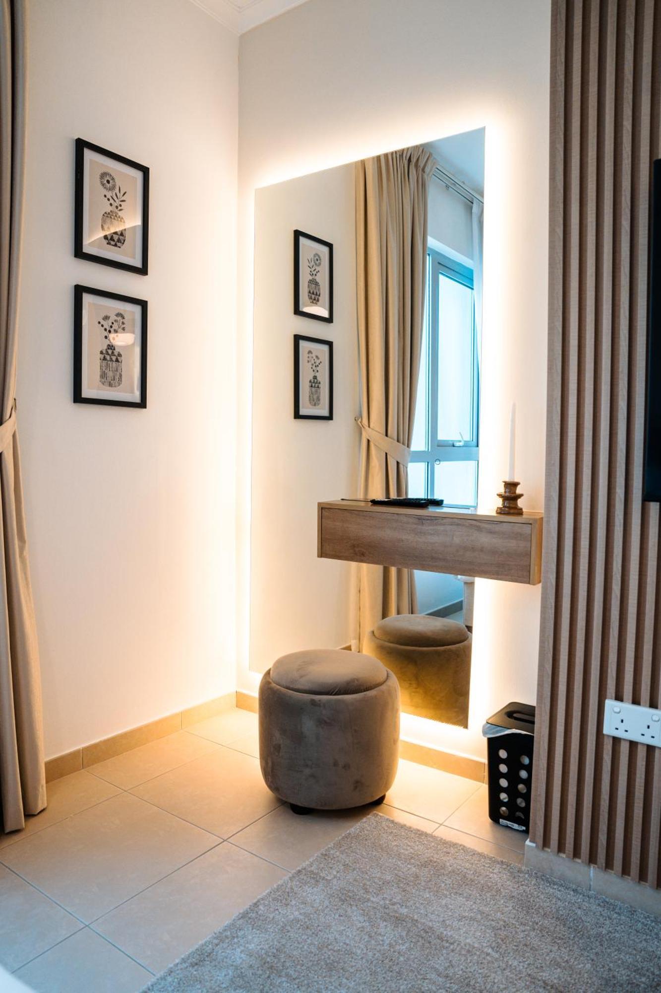 Location In Downtown Apartment *