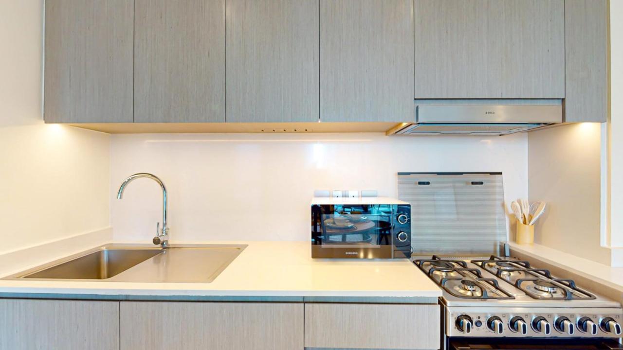 Grande - Elegant One Bed With View * Dubai