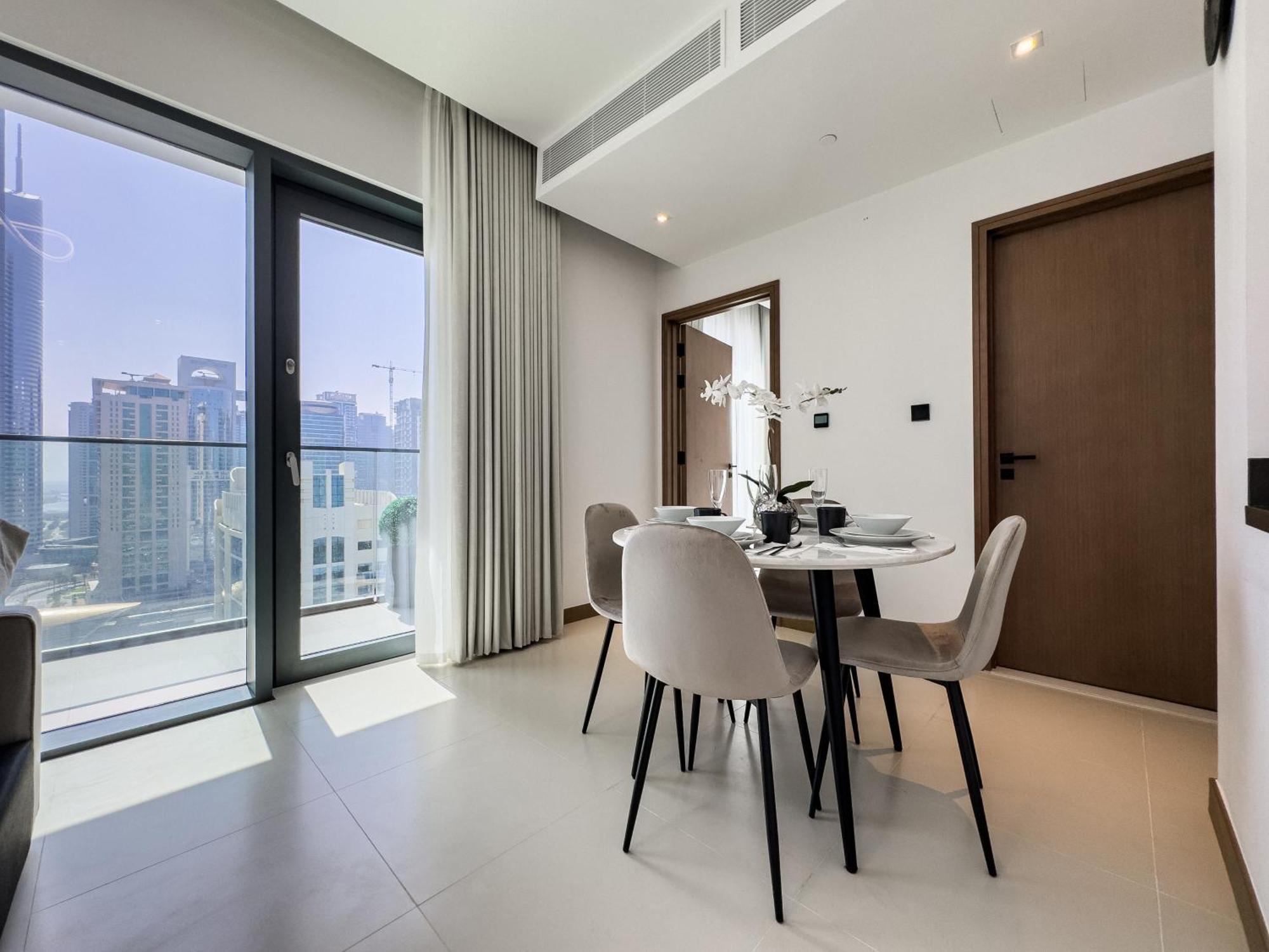 Vida Marina & Yacht Club With Starbucks Below Apartment Dubai