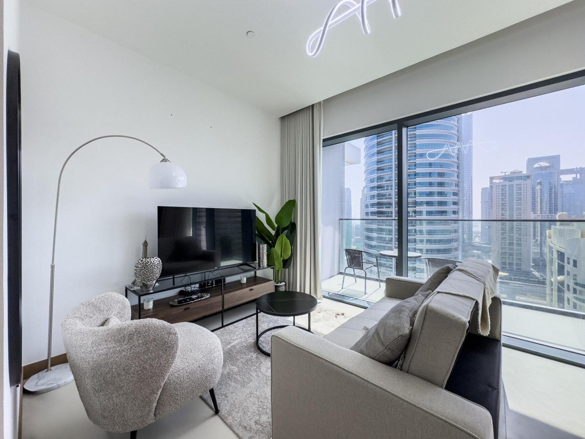 Vida Marina & Yacht Club With Starbucks Below Apartment Dubai