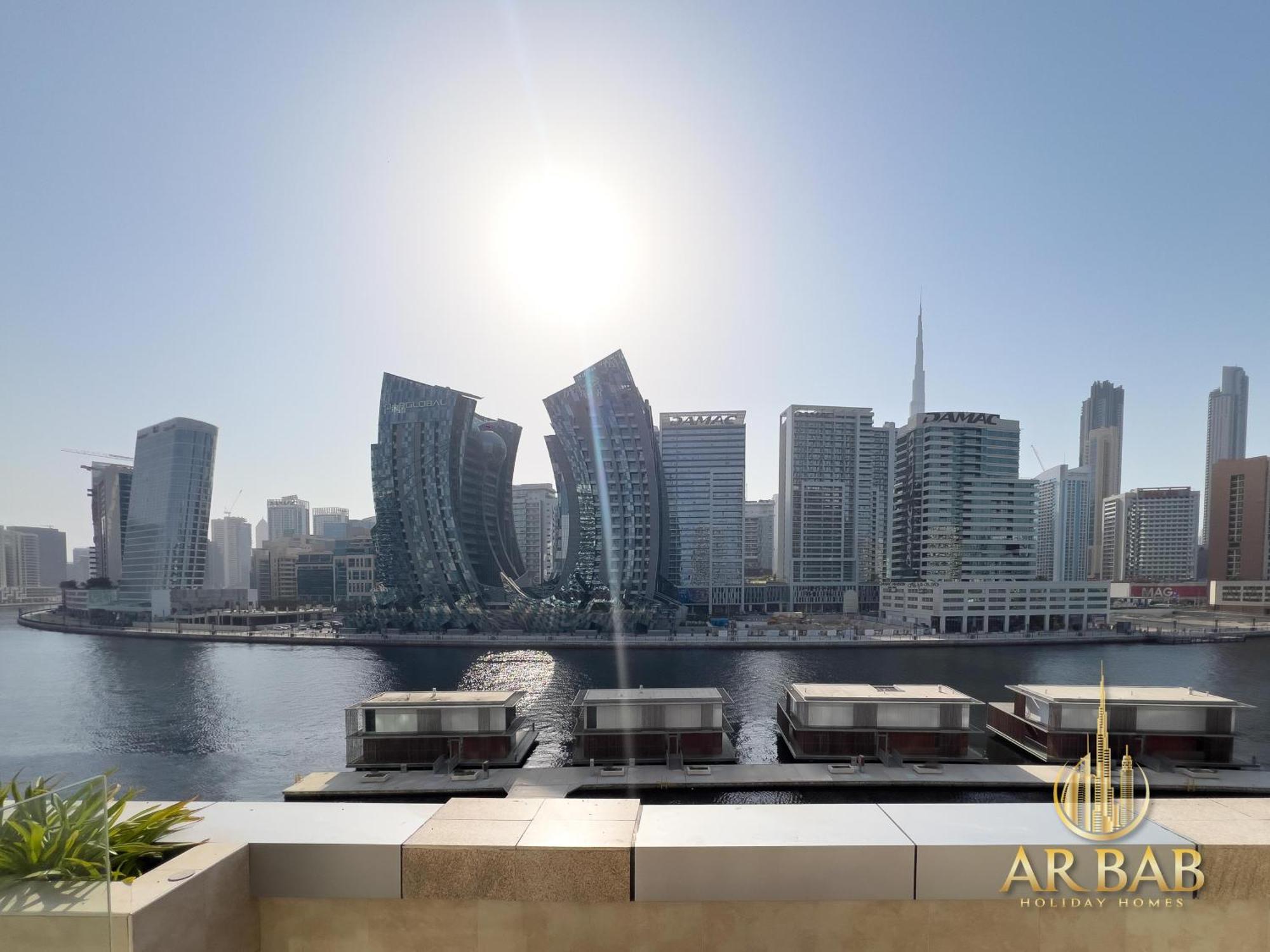 Hamilton Residence - Luxury 1Br Best Canal View - Business Bay Apartment *