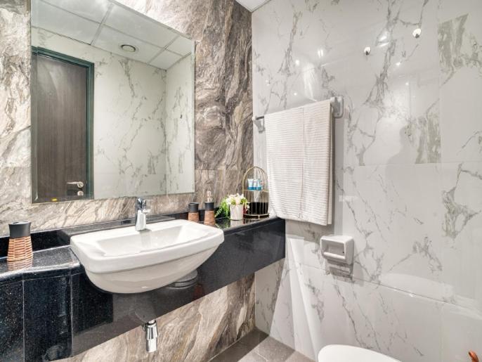 Luxury In Business Bay With Canal View - 1906 *