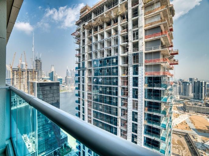 Luxury In Business Bay With Canal View - 1906 Dubai
