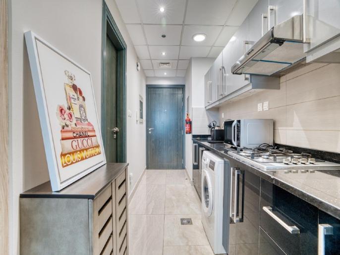 Luxury In Business Bay With Canal View - 1906 Dubai
