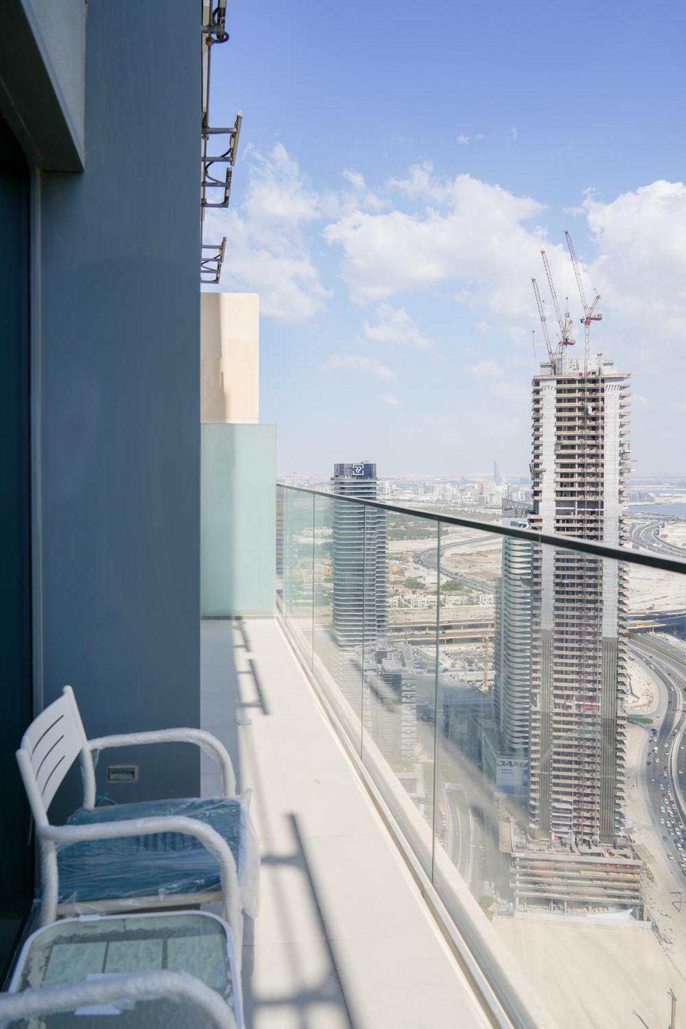 Cozy 1-br In The Heart Of With Skyline Views