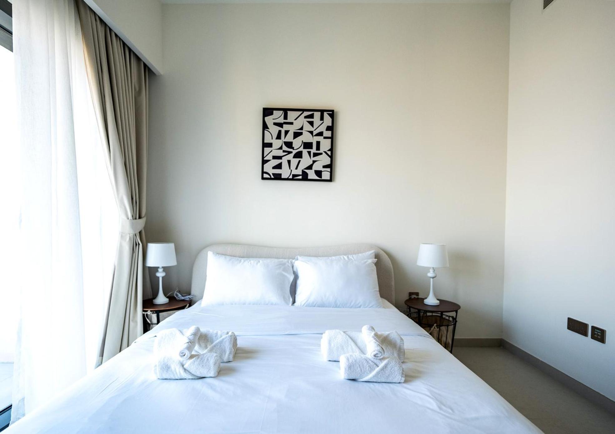 Stunning 2br Burj Royale 10 Mins Walk To Mall * Dubai