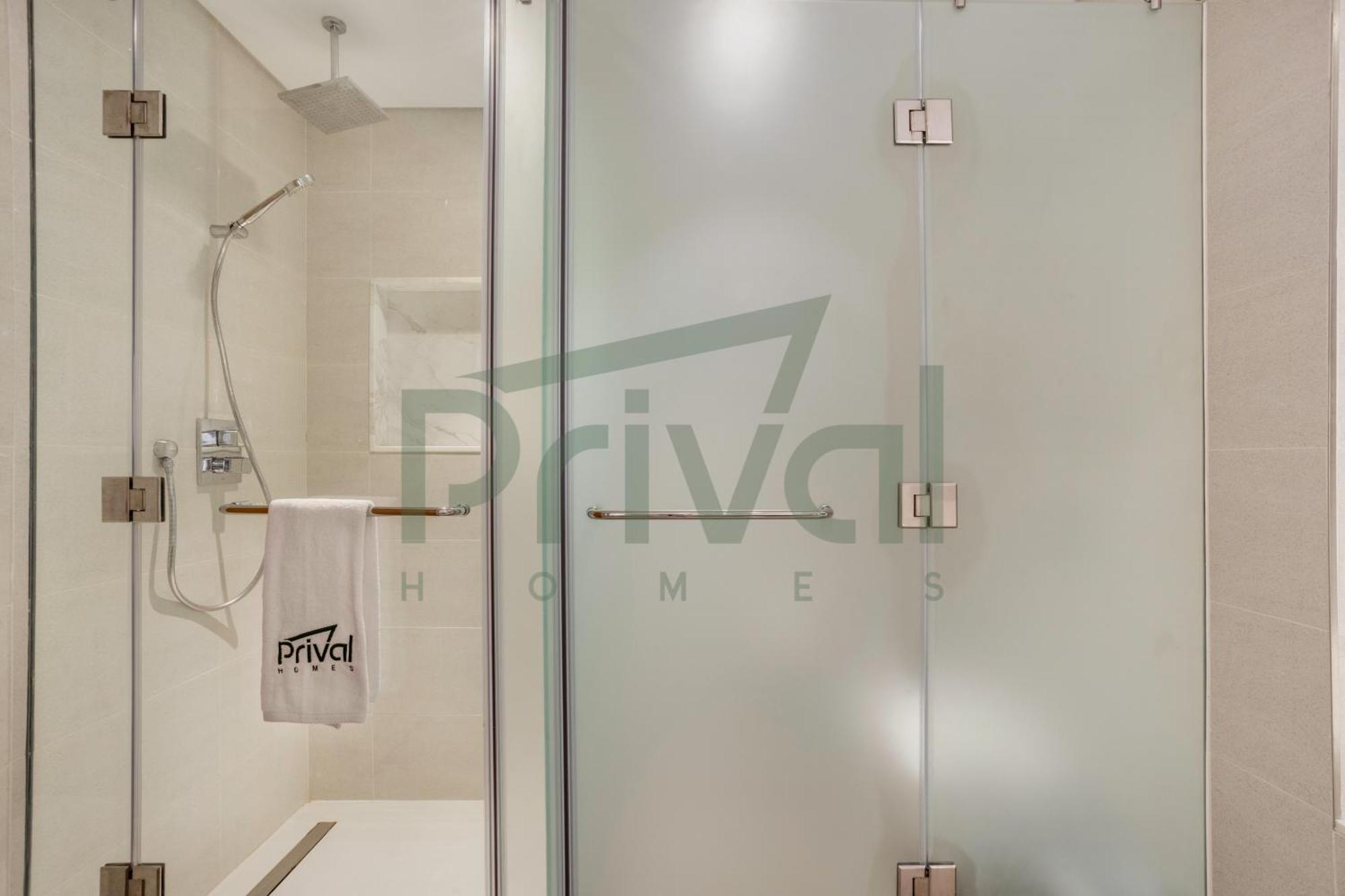 Stunning 2br Burj Khalifa & Fountain View High Flr
