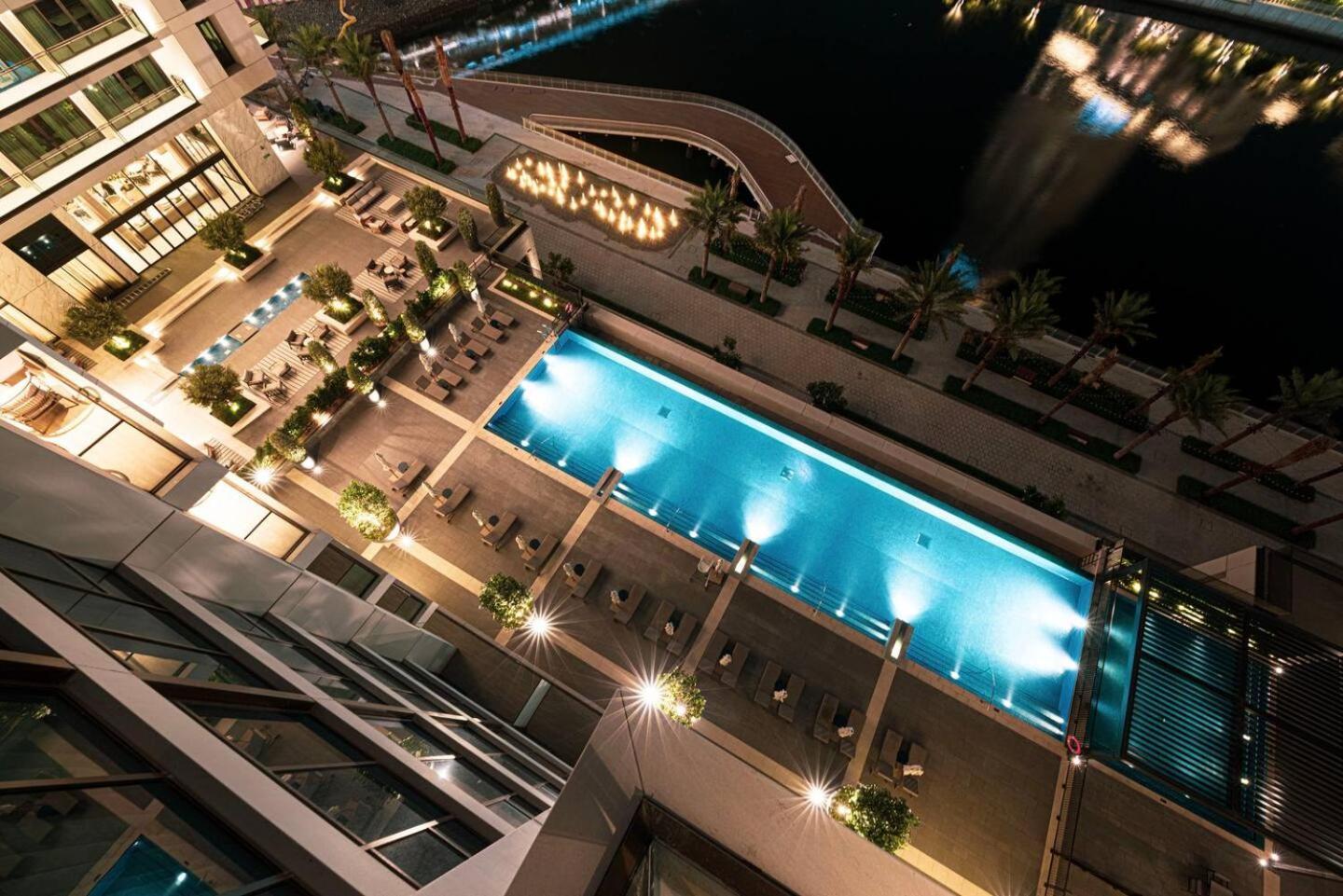 Stylish 2br With Infinity Pool In Creek
