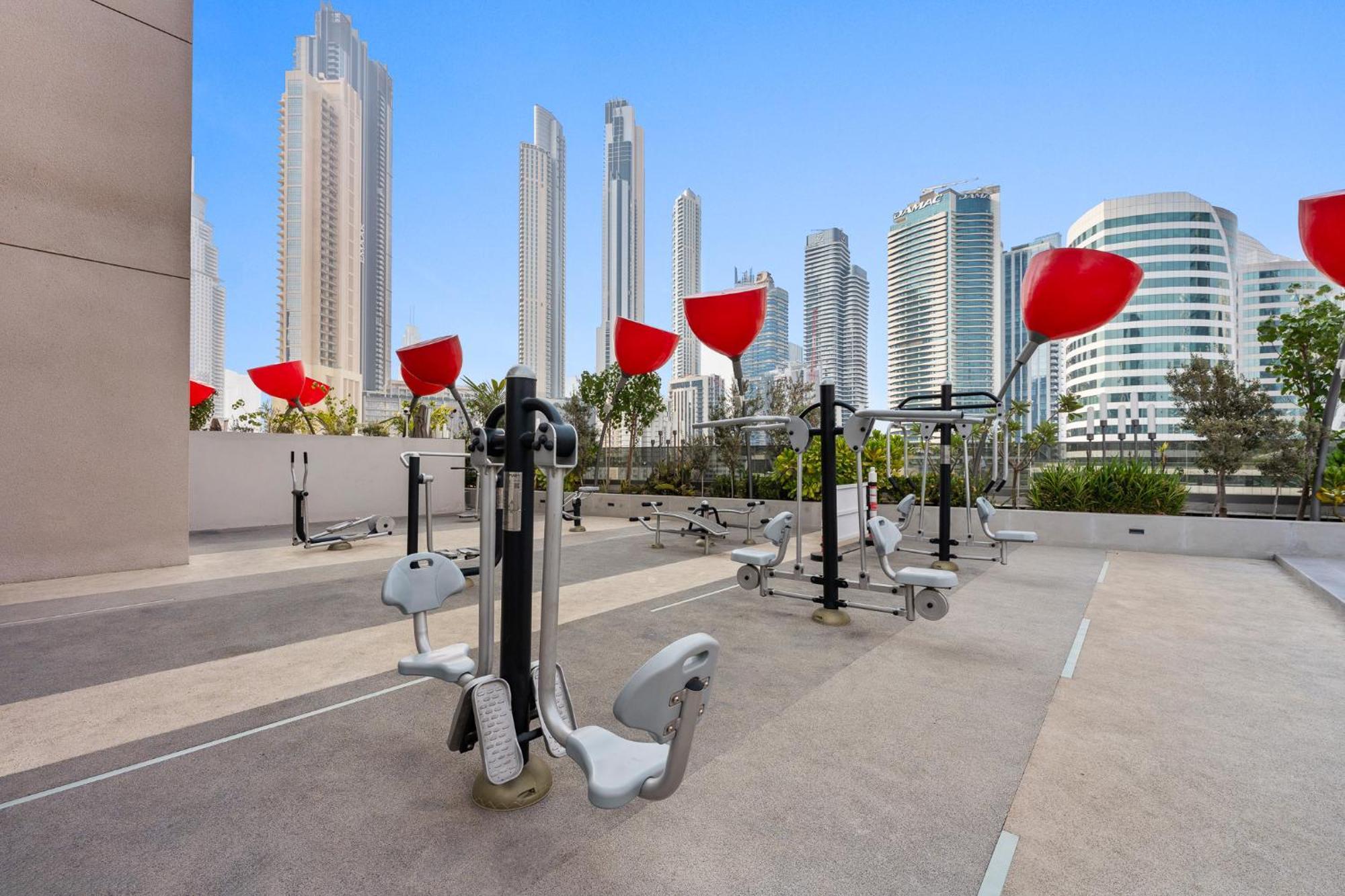Select Stay-cozy In Mag 318 With Canal View * Dubai