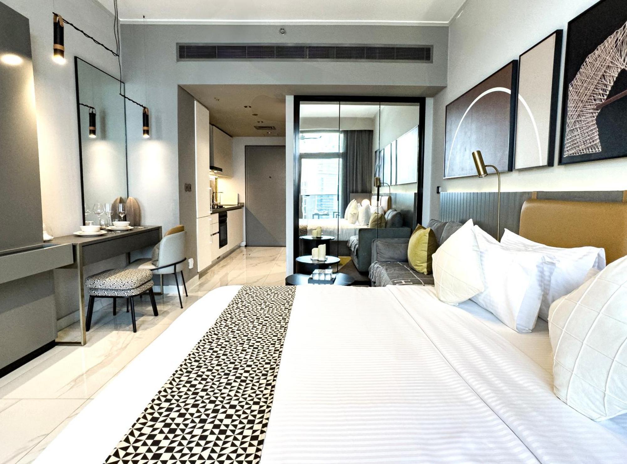 Select Stay-cozy In Mag 318 With Canal View * Dubai